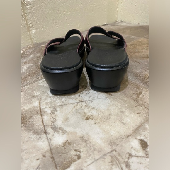 Womens Clark’s Red burgundy Leather slip on Sandals  size 7 in great condition - Picture 6 of 14